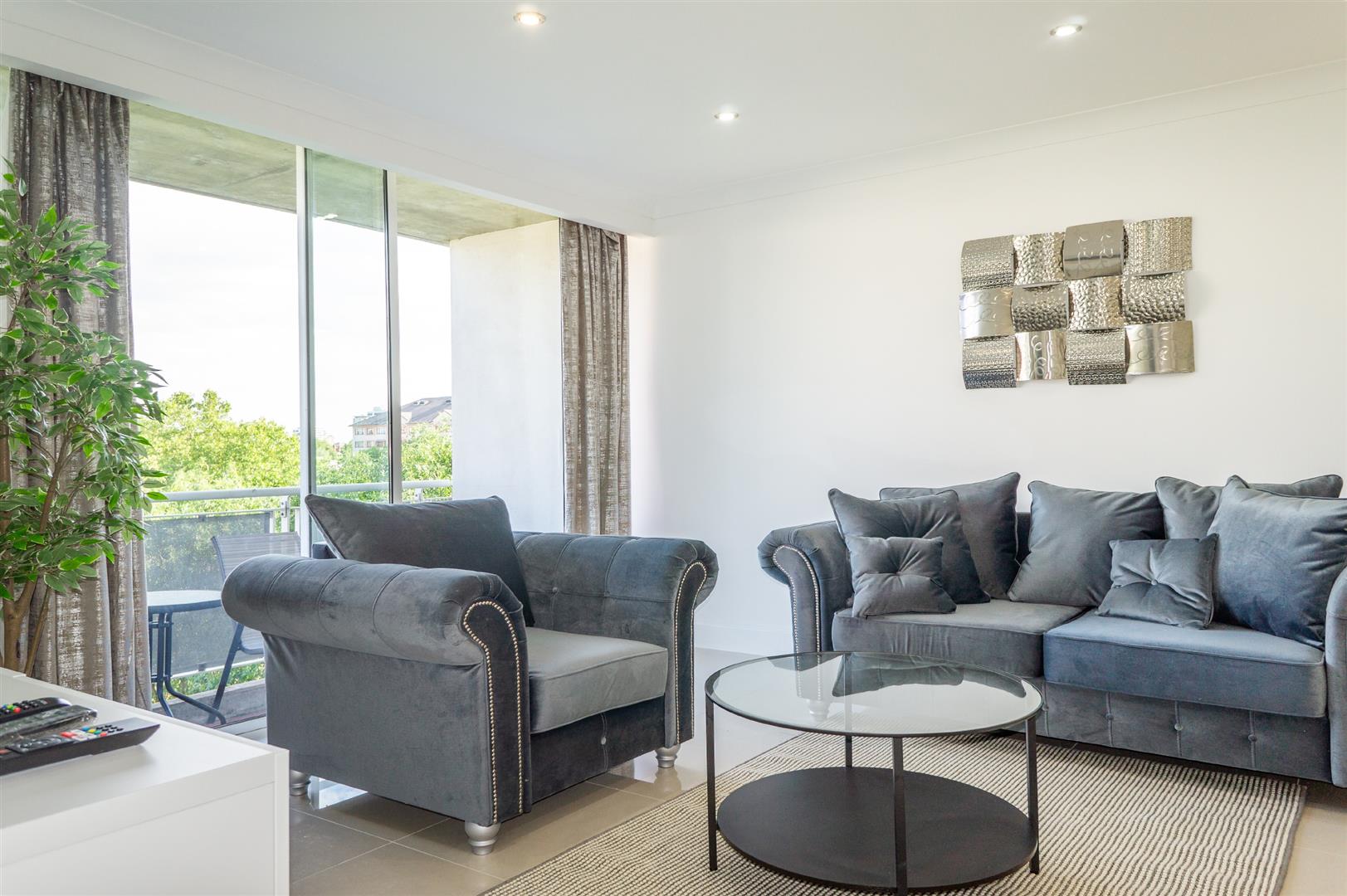 3 bed property in Regent Court, St Johns Wood